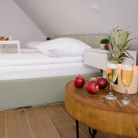 Maya's Flats & 32 - Granaria Lägenhet *