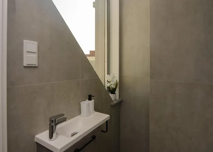 Maya's Flats & 32 - Granaria *