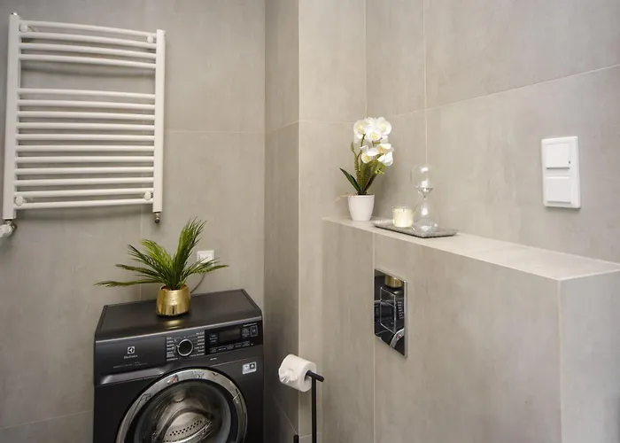 Maya's Flats & 32 - Granaria *